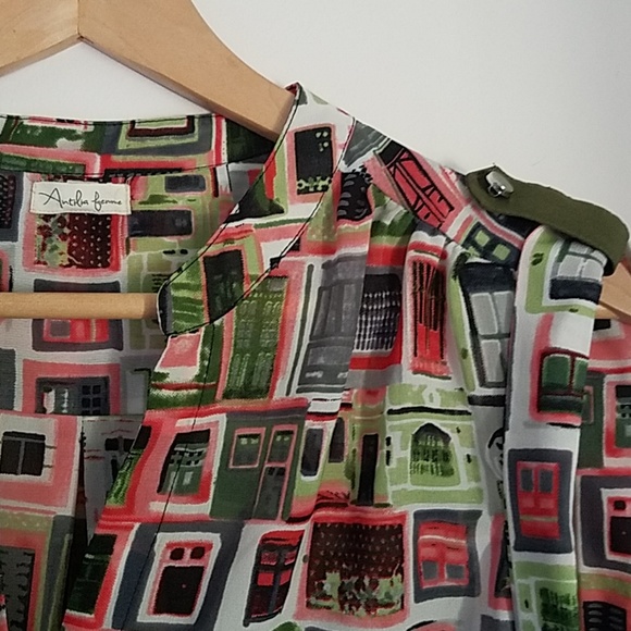 4/$20 Colorful Medium blouse - Picture 2 of 3